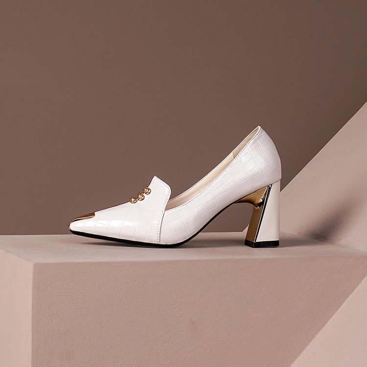 Pointed toe shoes for women, small leather.