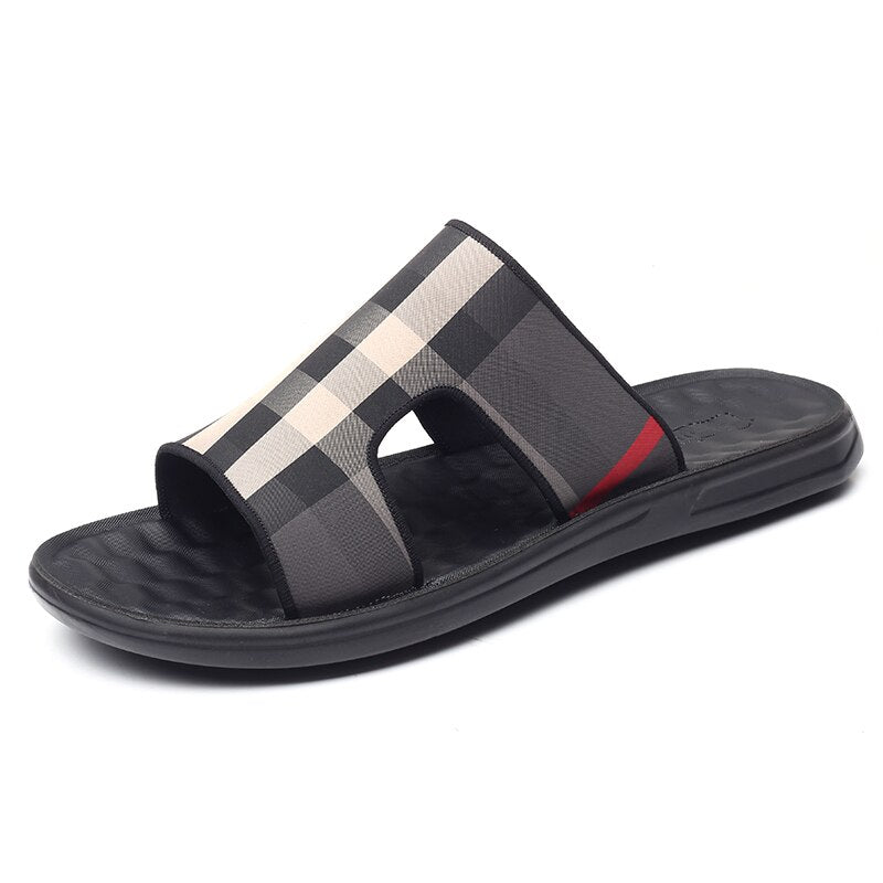 Men's non-slip beach sandals.