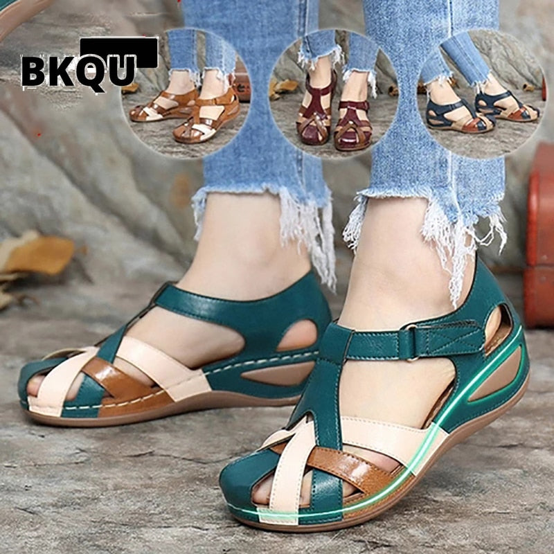 Women's round toe sandals, comfortable casual outdoor slippers.