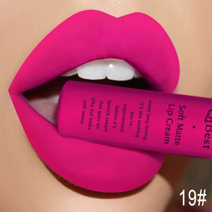 Labiales resistentes al agua disponibles en 18 tonos, de larga duración y a prueba de agua.